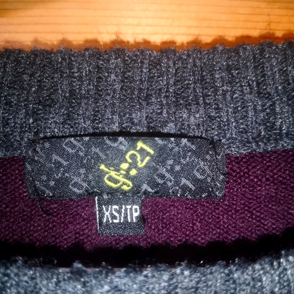 Shirt with holes in it - Picture 3 of 3